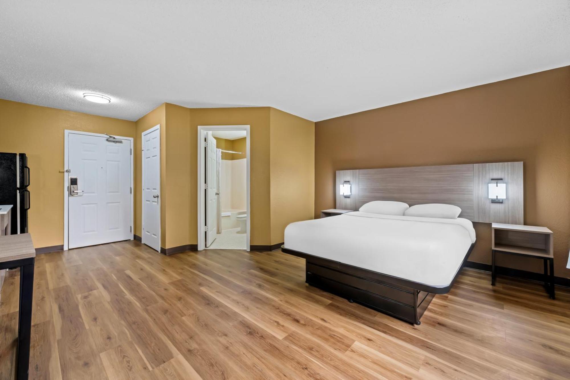 Mainstay - Executive Park