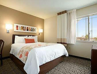 Mainstay - Executive Park 3*